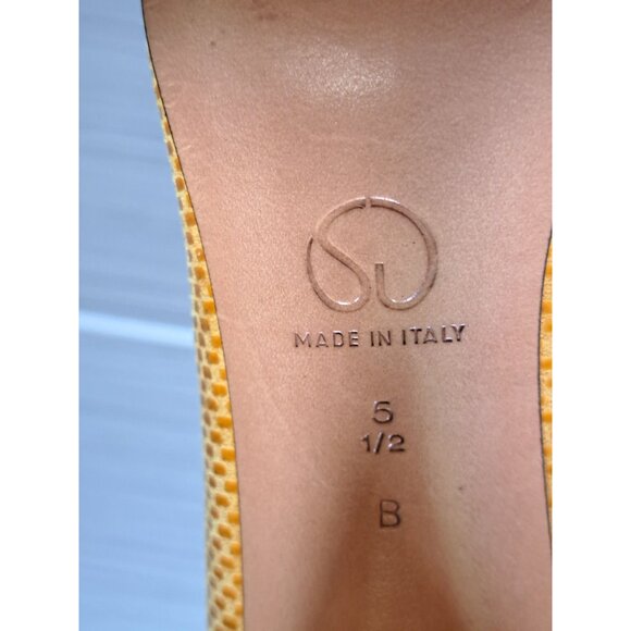 St. John Women's Size 5.5 Italy Yellow  Mustard Leather Embossed Textured Heels - Picture 5 of 11